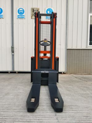 站立式 1.0-1.5 吨 Onen 叉车架在驱动堆垛机上